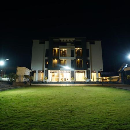 Ciesta Treeo Hotel Lonavala Exterior photo